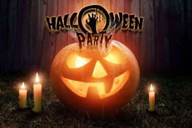 Yaratıcı arka plan, yazıt Halloween parti kabak karanlık bir arka plan üzerinde. Festival arka plan, el ilanı, 31 Ekim, tasarım