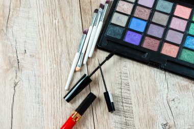 Makyaj kiti Profesyonel çok renkli göz farı paleti göz kapakları. Moda güzelliği