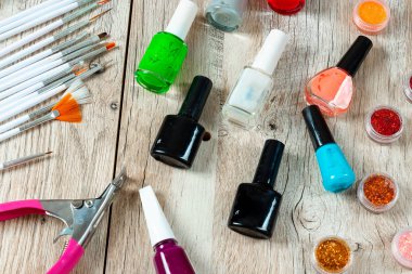Manikür vernikler için ayarlayın fırçalar makas payetler. Moda, güzellik
