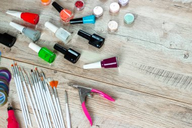 Manikür vernikler için ayarlayın fırçalar makas payetler. Moda, güzellik