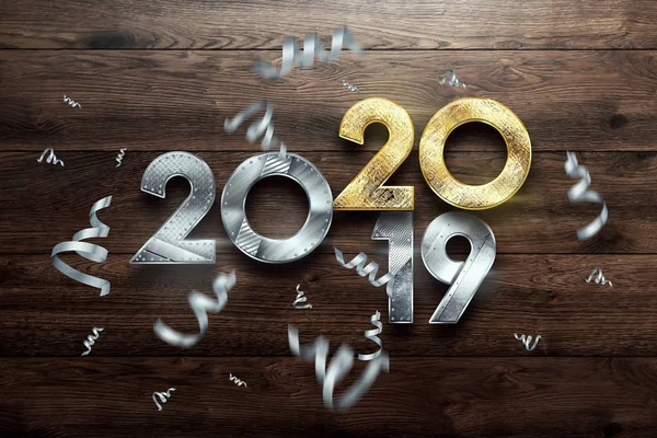 창조적 디자인, 새해 복 많이 받은 금속 과 금 숫자. 2019 년 은 나무 배경 위의 디자인으로 2020 년으로 변경되고 있다. 메리 크리스마스. — 스톡 사진