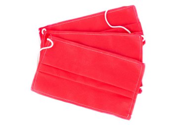 Kırpma yolu beyaz arka planda izole edilmiş tek kullanımlık yüz maskesi. Virüslere karşı koruma. Mikroplar. Sağlık ve koruma kavramı