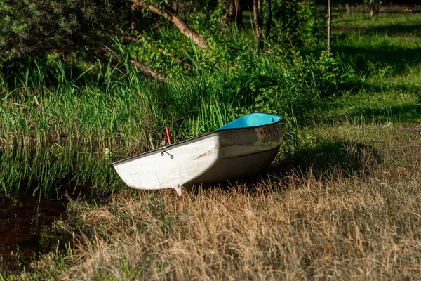 桟橋の木製のボート — ストック写真
