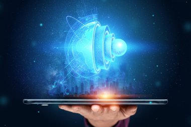 Tabletin üstündeki yerin iç yapısı, çekirdeğin yapısı, jeolojik katmanlar mavi hologram. Dünya jeoloji kavramı, yeni teknolojiler.