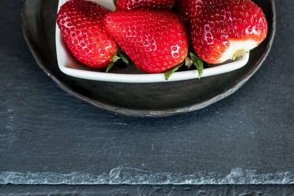 Strawberries Plate Grey Rustic Background — Stock Photo, Image