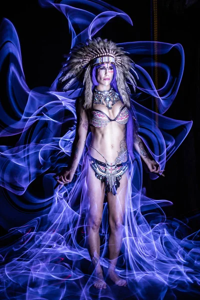 Woman Dressed Indian Poses Model Amidst Long Exposure Lights — Stock Photo, Image