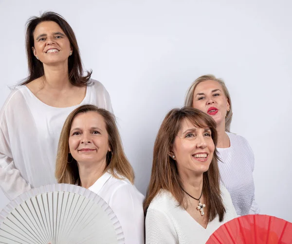 Groupe Femmes Amies Âge Moyen Amusant Dans Une Séance Photo — Photo