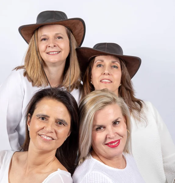 Grupo Mujeres Amigas Mediana Edad Divirtiéndose Una Sesión Fotos Estudio — Foto de Stock