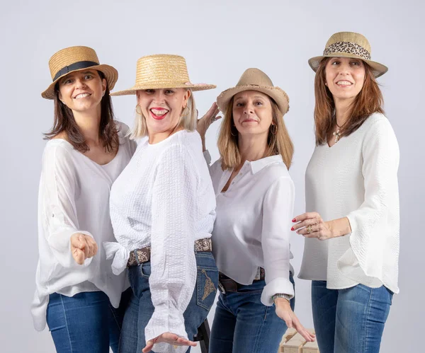 Desvío Cuatro Amigos Estudio Fotográfico Pie Con Sombrero — Foto de Stock