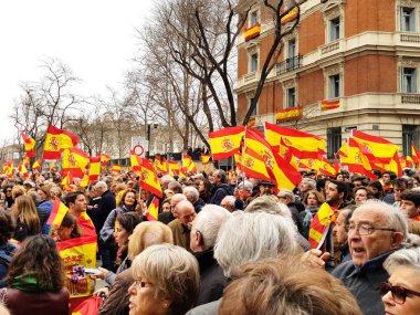 Madrid, 10 Şubat 2019. İspanyol vatandaşları Madrid Sosyalist hükümette mitingi katılmak