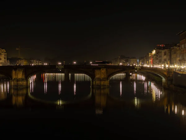 Florença e o rio Arno à noite — Fotografia de Stock