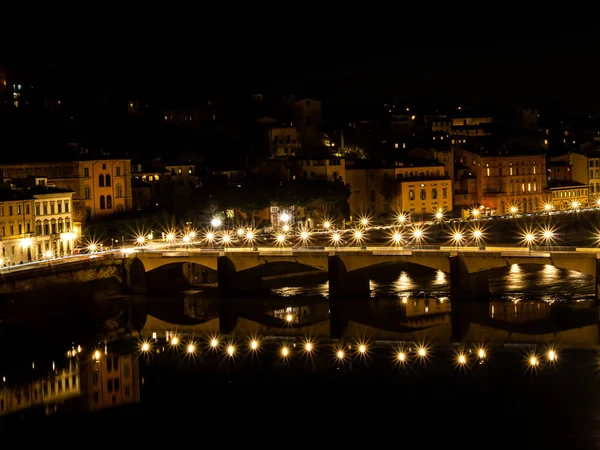 Florença e o rio Arno à noite — Fotografia de Stock