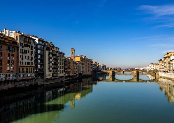 Florença com o Rio Arno e a Ponte Vechio — Fotografia de Stock