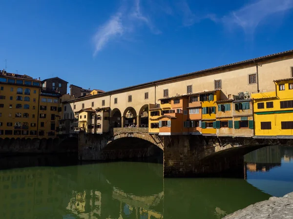 Florença com o Rio Arno e a Ponte Vechio — Fotografia de Stock