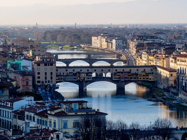 Florença com o Rio Arno e a Ponte Vechio — Fotografia de Stock