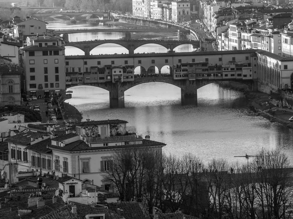 Florença com o Rio Arno e a Ponte Vechio — Fotografia de Stock