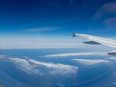 içeriden, ticari bir uçağın penceresinden