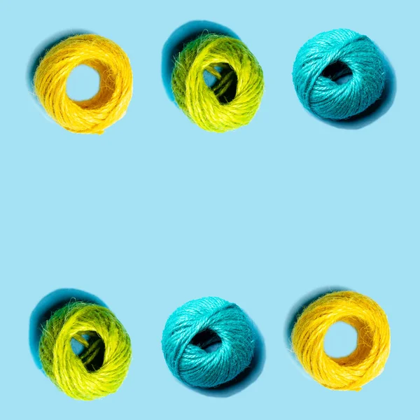 Set Van Geelachtig Groene Gele Blauwe Hennep Draden Geïsoleerd Blauwe — Stockfoto