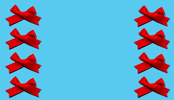 Набор Красных Лент Выделен Синем Фоне Красочный Тони Плоский Лежал — стоковое фото