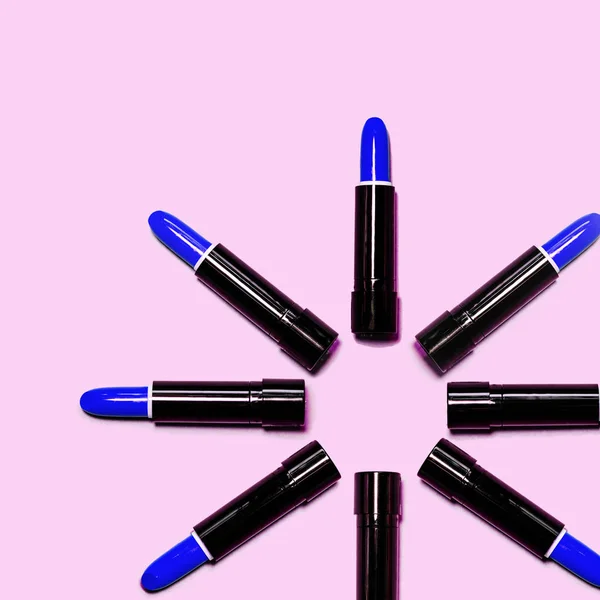 Donker Blauwe Lippenstift Geïsoleerd Set Geëvenaard Een Cirkel Roze Kleur — Stockfoto