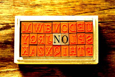 Hayır - ahşap arka plan ve kopyalama alanı karşı ahşap türü pullar izole soyut.