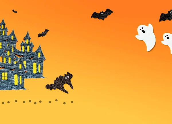 Set de murciélagos negros, fantasma con gatos aislados sobre fondo de color naranja. Adorno de Halloween es colorido Tonos . — Foto de Stock
