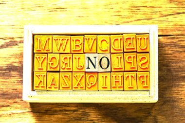 Hayır - ahşap arka plan ve kopyalama alanı karşı ahşap türü pullar izole soyut.