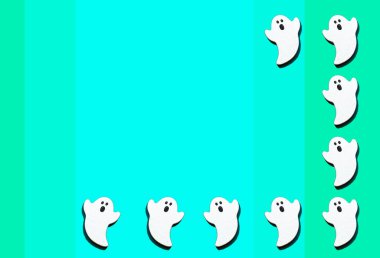 3 yeşil arkaplanda izole edilmiş beyaz hayaletler. Cadılar Bayramı süsü rengarenk tonlardır..