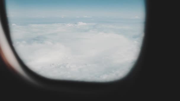 飛行機の窓からの眺め — ストック動画