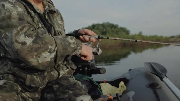 Man fishing on the lake from a boat at dawn — Stock Video