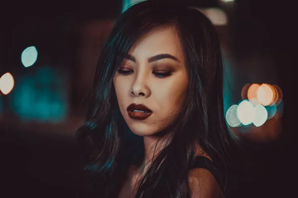 Portrait Nuit Jeune Femme Asiatique — Photo