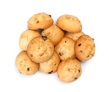 Grup beyaz arka plan üzerinde izole üzümlü kurabiye