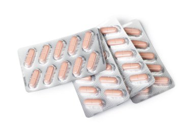 Hapları blister paketleri beyaz arka plan üzerinde izole bir grup