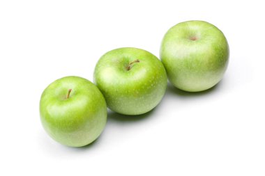 grup izole beyaz zemin üzerine yeşil elma