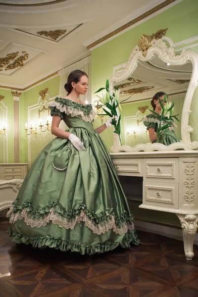 Retrato Mujer Moda Barroca Retro Con Vestido Vintage Verde Interior — Foto de Stock