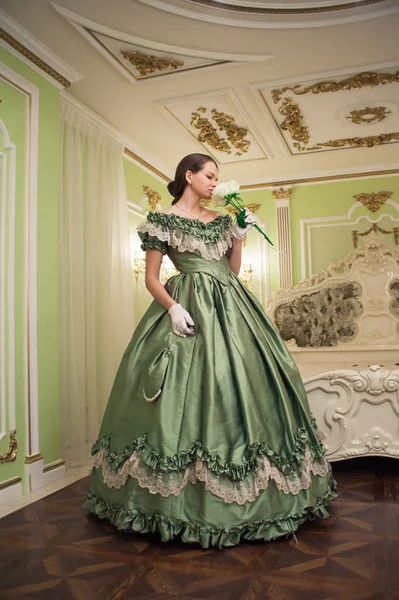 Πορτρέτο Του Ρετρό Μπαρόκ Μόδα Γυναίκα Φοράει Πράσινο Vintage Φόρεμα — Φωτογραφία Αρχείου