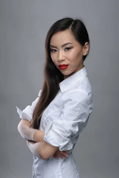 Fehér Blúz Gyönyörű Fiatal Ázsiai Lány Portréja — Stock Fotó