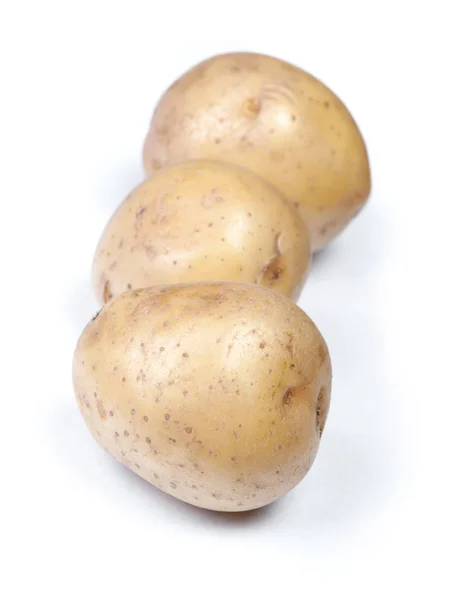 在白色背景上查出的有缺陷的天然土豆堆 — 图库照片