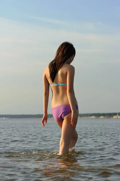 Asiatico ragazza in bikini — Foto Stock