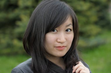 Güzel bir kızın portresi