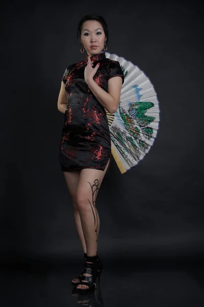 Asian woman with fake drawing tattoo on her leg — Stock Photo, Image