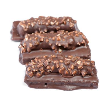 Ezilmiş fındık ile küçük çikolata kaplı kek