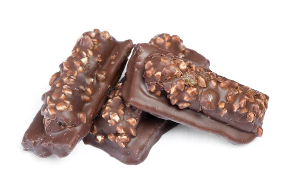 Bolos cobertos de chocolate pequeno com nozes esmagadas — Fotografia de Stock