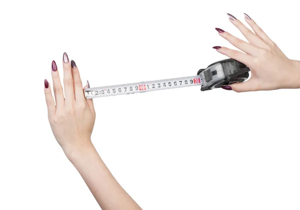 Medidor de medição é mãos femininas — Fotografia de Stock