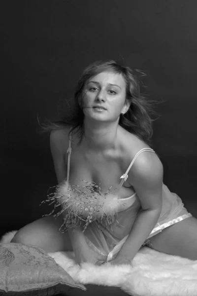 Sexy plus size modello in posa in lingerie — Foto Stock