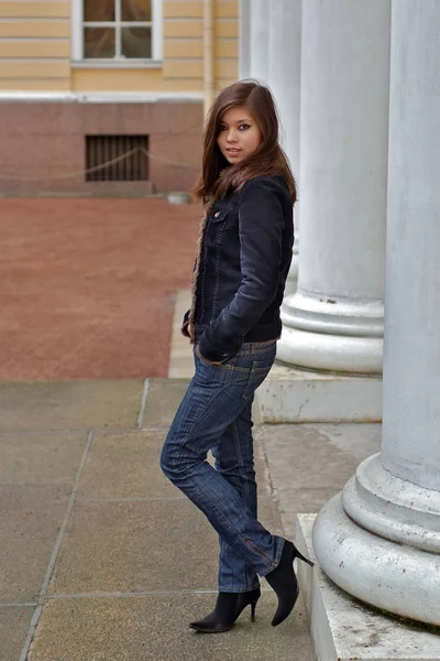 Joven atractivo asiático mujer en chaqueta —  Fotos de Stock