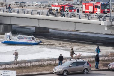 Kadırov köprüsünde buz ların erimesi sonrasında kurtarma operasyonu