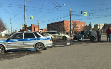 Şehrin kavşak noktasında trafik kazası