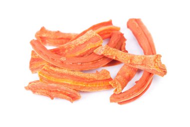 Kurutulmuş havuç parçaları yığını