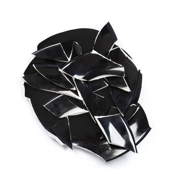 Разбитая чёрная фарфоровая тарелка — стоковое фото